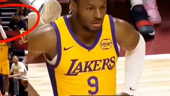 #布朗尼 布朗尼再进一记三分，湖人23号战袍后继有人了，不用退役了#布朗尼 #布朗尼詹姆斯 #布朗尼