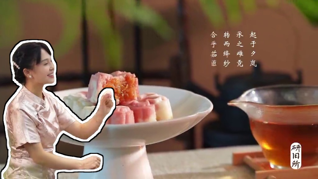 大暑节气美食推荐：山药凤梨糕 用传统色打开二十四节气之大暑：夕岚。
大暑节气美食推荐：山药凤梨糕！#