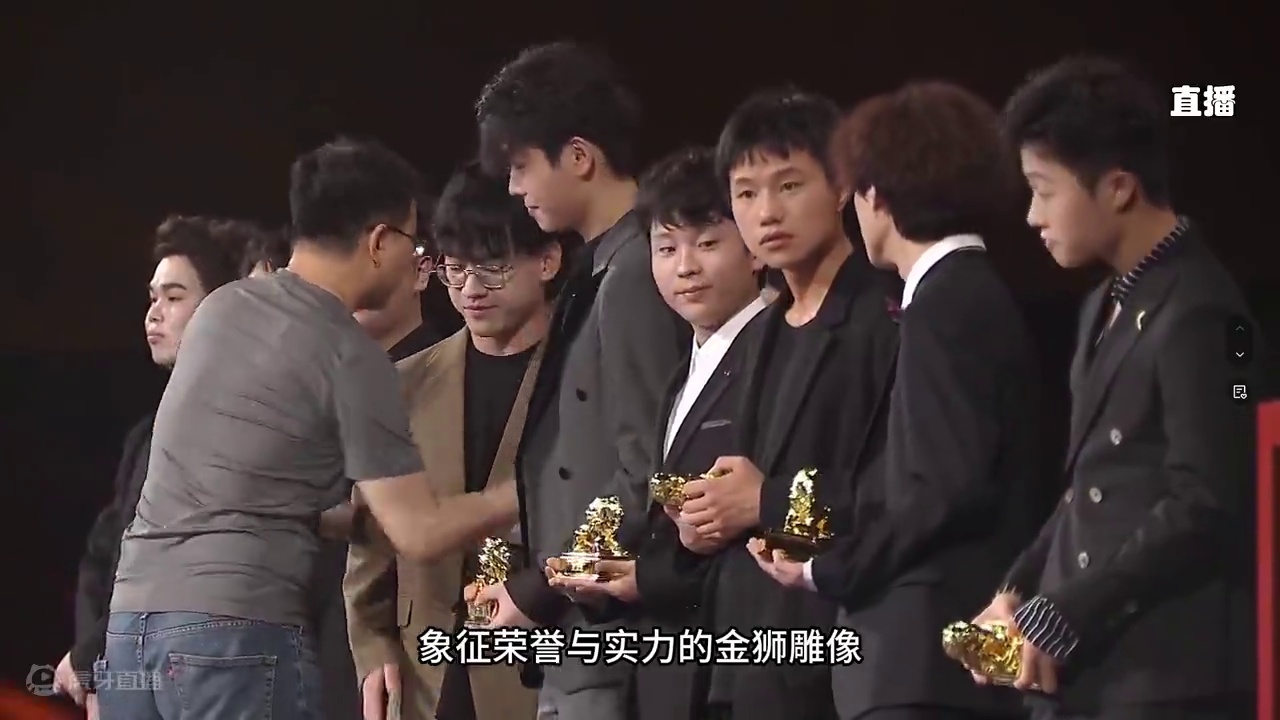 暗区周年庆颁奖现场 #欢迎来到卡莫纳 #这波上暗的人都爽到了 #暗区先锋杯包爽的