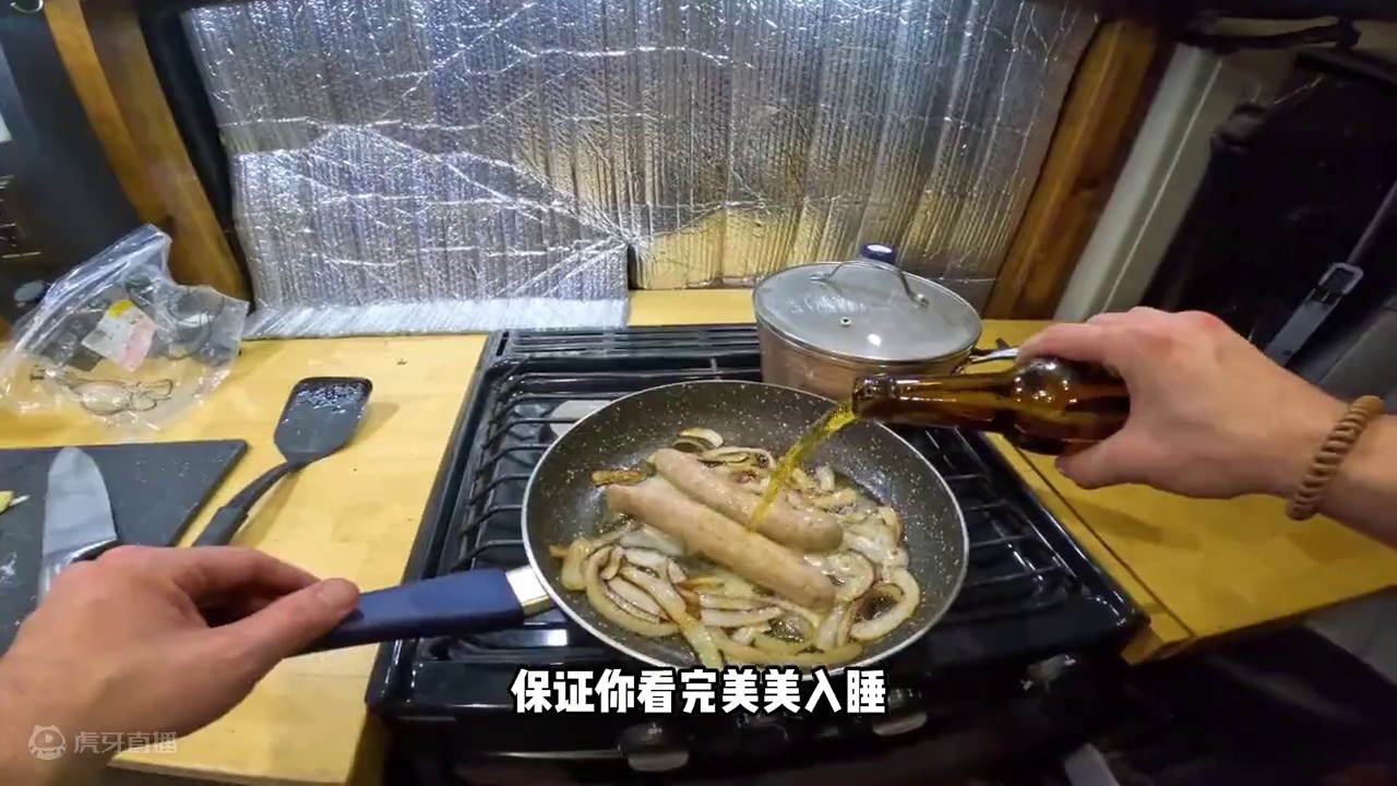 国外小哥的vanlife生活，车子开到哪儿家就在哪儿！ #露营 #vanlife #露营车改装