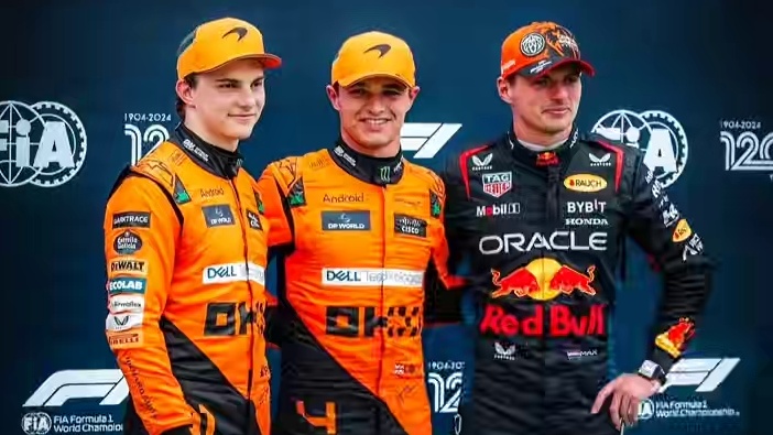 时隔12年，迈凯伦两位年轻车手拿下匈牙利大奖赛头排发车，与三冠王一同争夺冠军宝座#f1 #匈牙利大奖