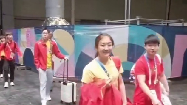 国乒队员抵达巴黎场馆开启适应场地训练！状态不错！大家加油啊！#巴黎奥运会