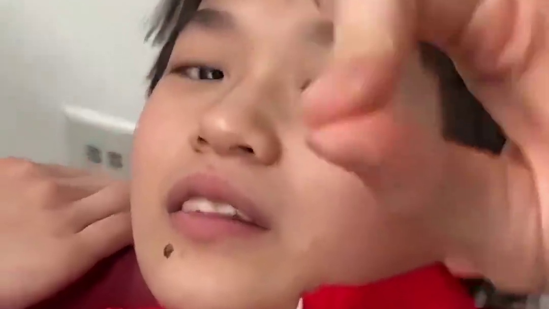 全红婵抵达巴黎，这么多行李令人心疼，期待水花消失术再现巴黎#为国争光 #全红婵