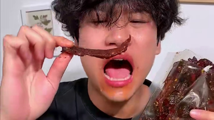 能吃辣的一定要试试这个爆辣鸭翅，里面加了印度魔鬼椒，越吃越辣，越辣越想吃！#好吃到停不下来 #吃货必