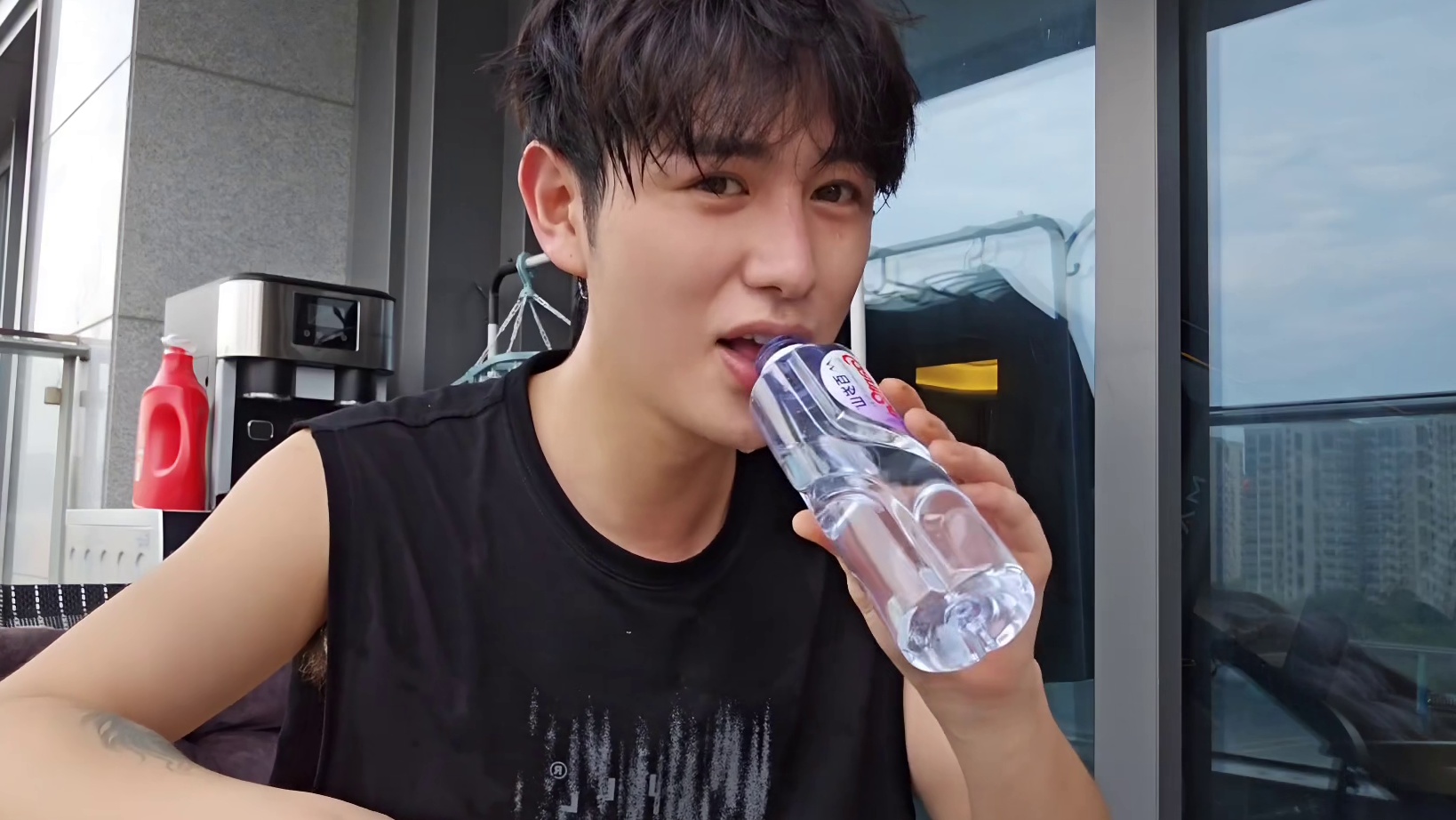 【童锦程】兄弟们放心，酒吧大钱挣不到小钱亏不了