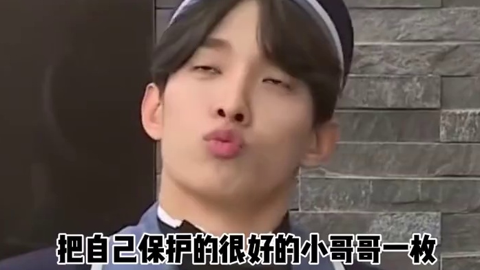 李硕珉腹肌大公开！很用心准备舞台的宝宝，小狗不想露腹肌但是小狗想逗大家开心~#李硕珉 #sevent