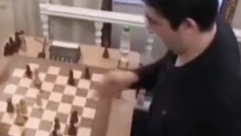 来看“闪电战杀手”中村光如何“诱杀”老棋王克拉姆尼克！#国际象棋