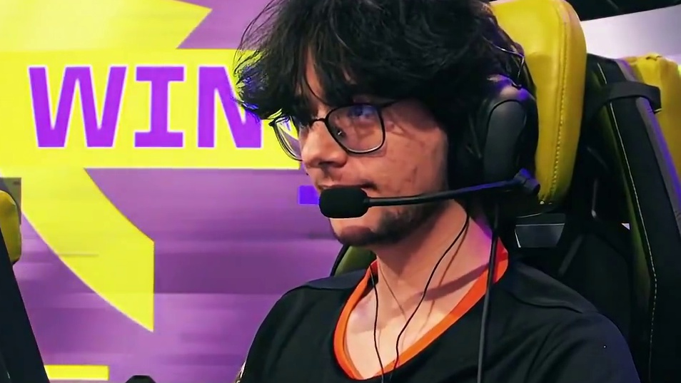 赛场上只剩0.01秒的拆包 #无畏契约 #瓦赛来了 #无畏契约周年庆 #这波操作很秀 #相当炸裂