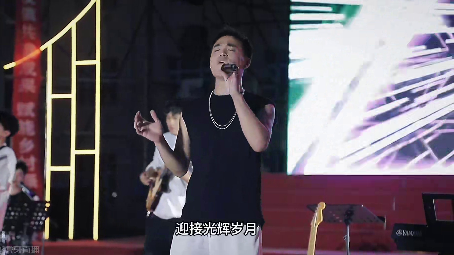 旭东应该是体育解说界最能摇滚的！喜欢拳击但也热爱音乐和家驹#嫩江之夏音乐会 #佳音琴行