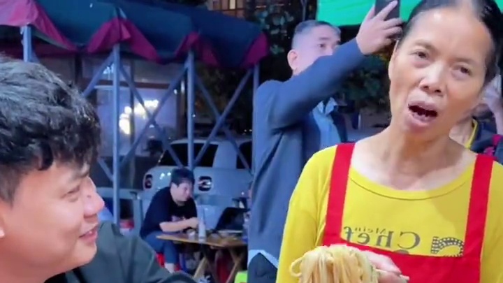 村长要三口吃完这盆爆辣螺蛳粉！ #螺蛳粉