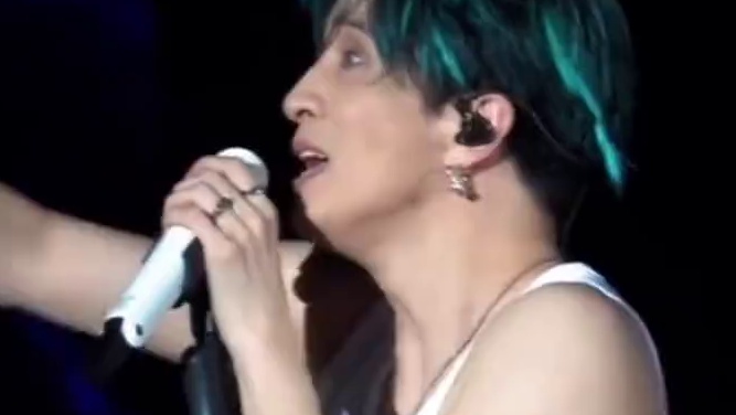 薛之谦《守村人》“很强的人都孤单” #薛之谦#守村人#薛之谦守村人深圳首唱#薛之谦深圳演唱会