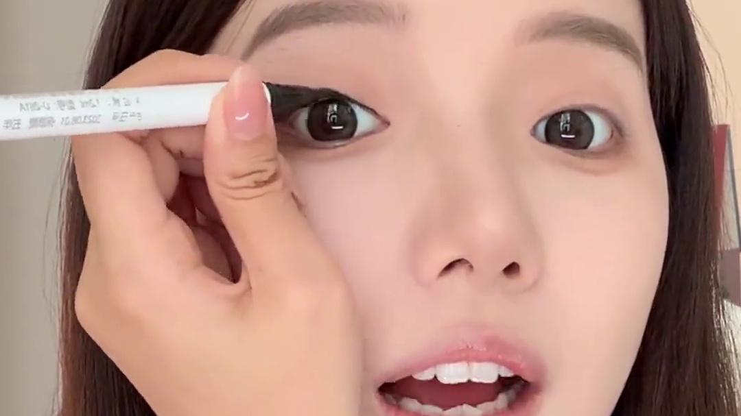 时尚是个轮回！古早胶片感它又杀回来了～#胶片 #拍照 #化妆 #妆教 #古早