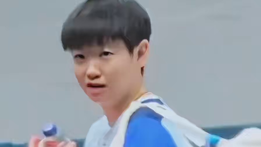 赛后两小只笑的多开心，还和粉丝摆手，莎莎闺蜜团、小枣、杨指都来为小两只加油，太暖了。#孙颖莎