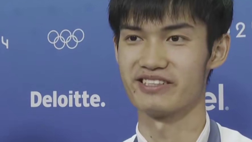 #盛李豪 赛后回应网名“光靠干饭就 ”，随手起的网名全国人民都在玩，是有趣的灵魂没错了。#中国00后