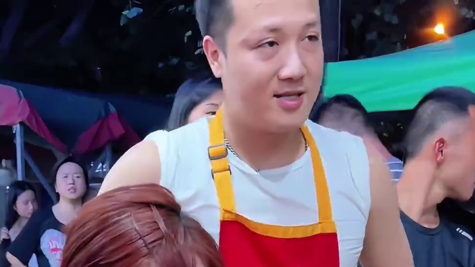 陕西美女挑战三两加辣！她竟然还要加2两？#螺蛳粉 #大口吃肉过瘾 #挑战吃播
