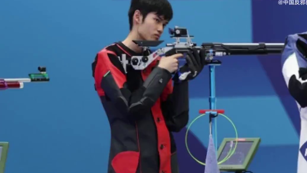 第五金！盛李豪“光靠干饭就”再夺一金！（新华社）