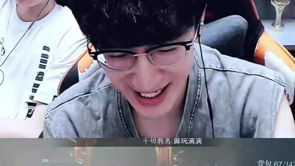 当弹幕质疑蔡哥身高造假 