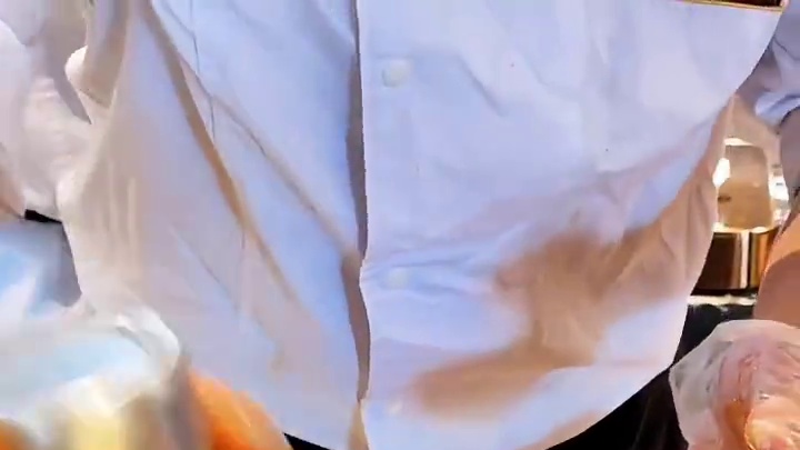 什么？？？上榴莲和烤全羊了，包含在自助餐里