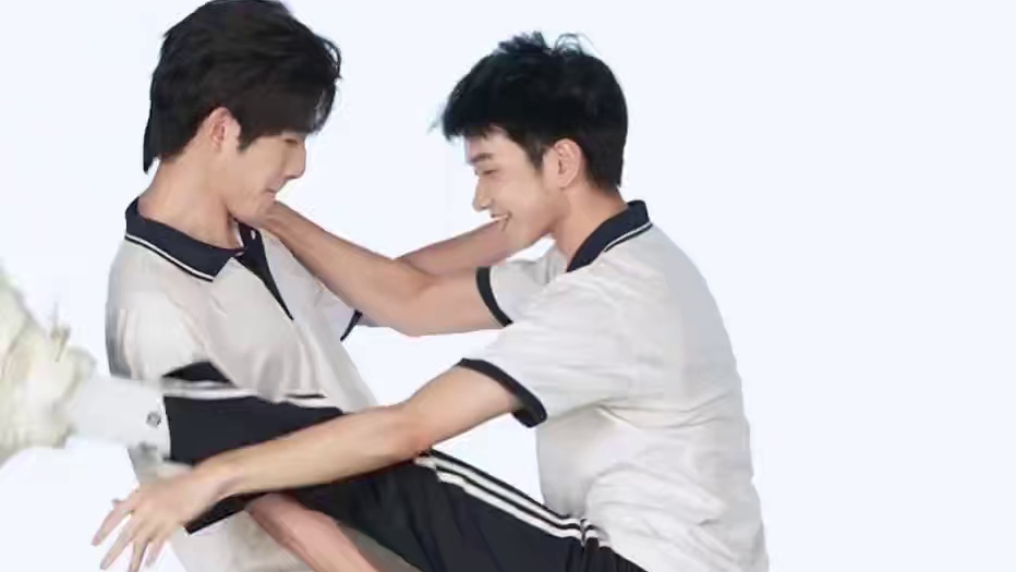 极限二选一 #男高中生 #逆光拍照挑战 #逆光拍照多人版