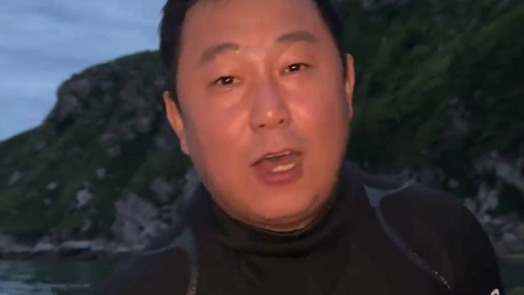 在砣矶岛打捞海胆 20分钟就赚2000块，还能实现海鲜自由！#祺哥潜水 #潜行中国 #砣