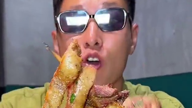 38代100可无限叠加！三斤半的炭烤羊排用完券才70多！ #周末大放价 #大口吃肉的感觉太爽了 #碳