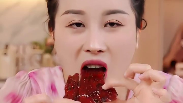 宋玉希自己都在吃的！每一块都是原切的肉，真的很香，两个味道都好吃#宋玉希  #猪肉  #休闲零食 #