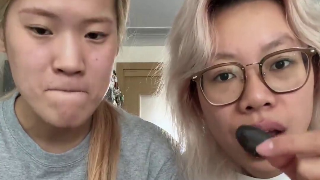 嗦丢测评 看到最后…#嗦丢 #爱吃食物的女孩子 #护食 #美食测评 #结尾有惊喜