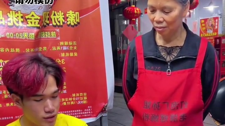 帅哥挑战3口吃完10碗爆辣螺蛳粉！竟然要加3斤朝天椒！ #螺蛳粉