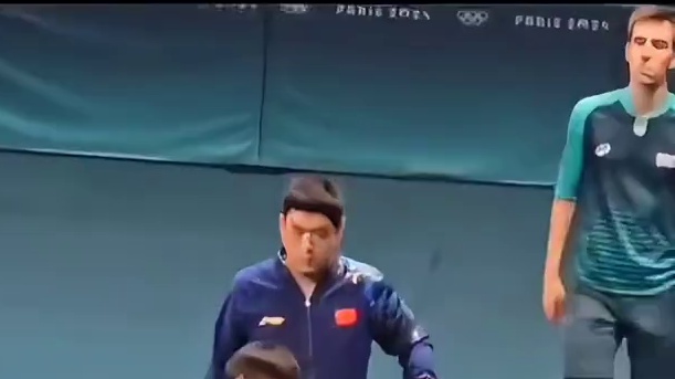 当年桀骜不驯的邱指导是如何做到被莎莎如此拿捏的
#乒乓球比赛 #比赛现场  #拿球说话 #我们是冠军