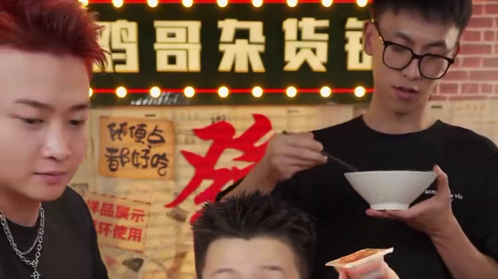 喜欢吃重庆火锅的姐妹，一定不要错过鸡哥家的火锅底料#哎呀妈呀太香了 #吃肉肉太香了 #不敢想象这一口