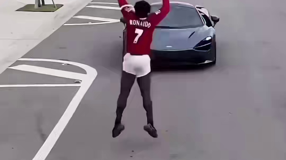 不是！哥们儿你来真的啊！甲亢哥模仿科比跳跃飞驰的跑车 #甲亢哥 #科比 #NBA