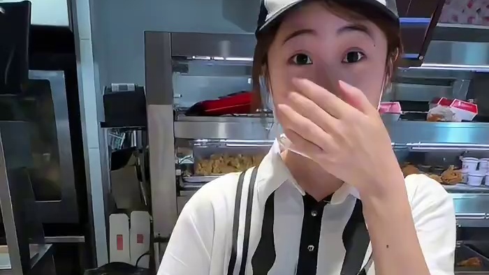 我帮你们确定了100遍肯德基3桶炸鸡确实只要69块钱！ 而且基本是大家喜欢吃的辣翅、烤翅、香骨鸡，我