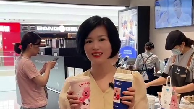 瑞幸又和loopy联名啦！#瑞幸联名loopy#瑞幸推出轻乳茶#你身边的佐餐茶#仙女都在喝什么 #一