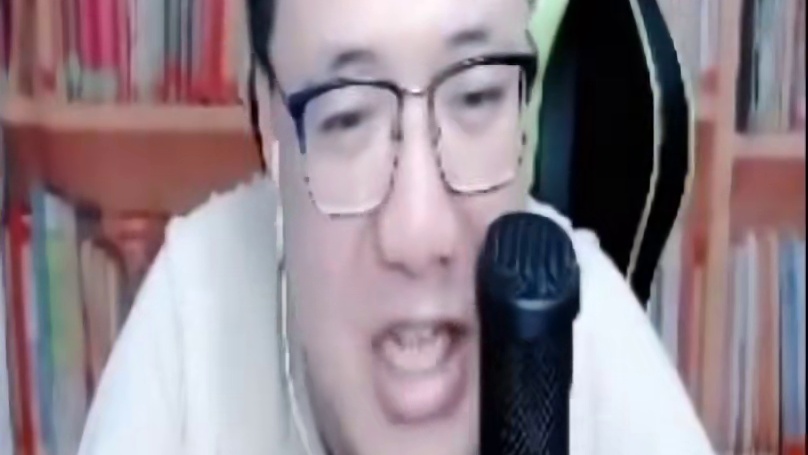 #jj斗地主 阿酒调侃人帅三清是你的粉丝，看来拆K炸是人帅的标签了 #是时候展现真正的牌技了 #阿酒