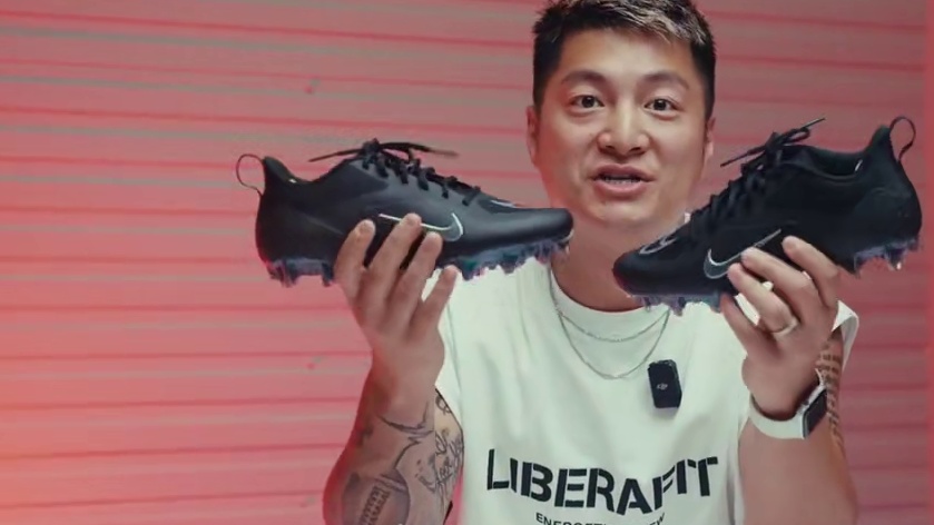 【棍网球鞋】Huarache也是双好的橄榄球鞋 它其实是一双棍网球鞋
鞋上清楚的表明了Lacross