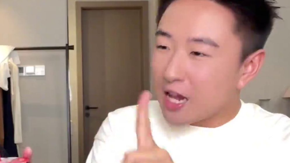 听说全网茉莉轻乳茶都一个味儿？#瑞幸 #奶茶测评