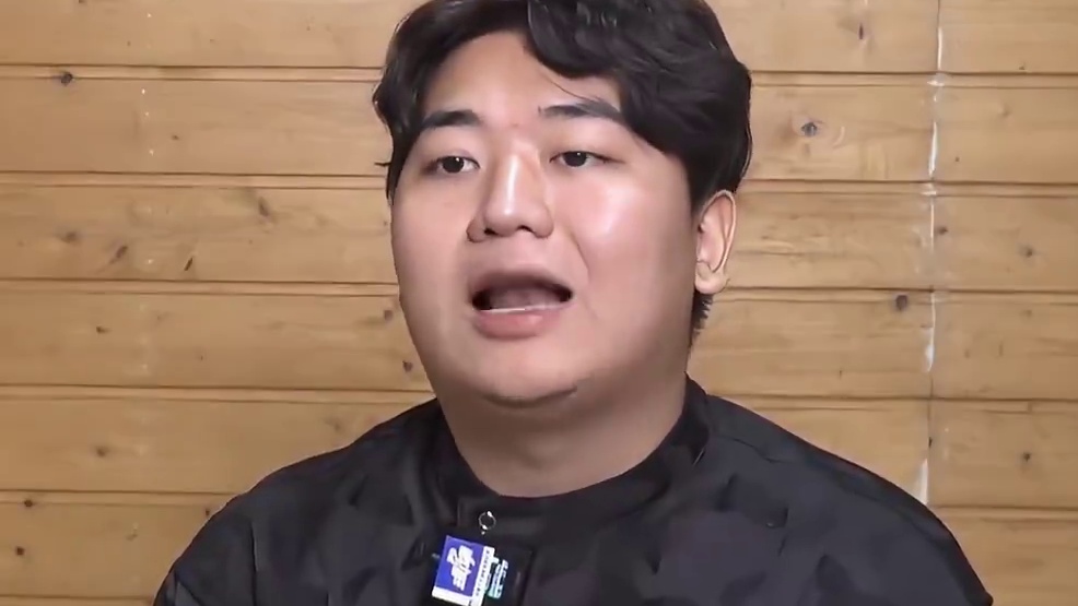 【】据DV现场，哥哥全进华谈妹妹全红婵最初接触跳水的契机：她最初是在我们村的小学里面读书，市跳水队下