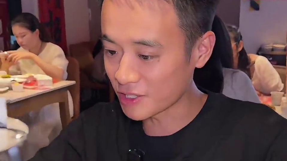 之前买贵的，没抢到的，这次可以冲了！！老佛爷铜炉蛙锅放出138.8双层美蛙锅！是双层哦！！就连店员都