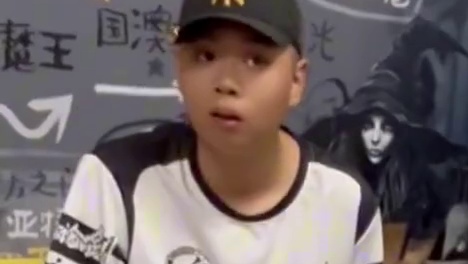 选手休息室第一视角：山鬼小初，孩子一看就很老实。
#狼人杀 #华山论剑狼人杀