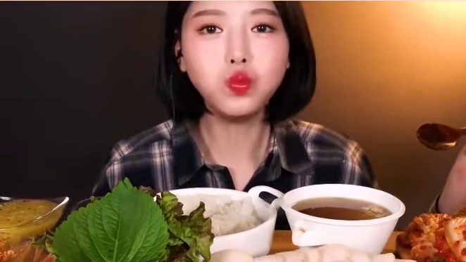 五花肉加生蚝辣泡菜，裹着一口塞进嘴里，真的太美味了#美食 #热门 #吃货