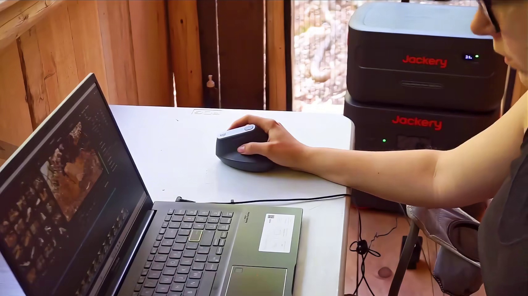 尼克不但完成了室内装修，还开垦了菜园，以及安装了新的发电设施#荒野建造 #野外建造 #野外生存 #解