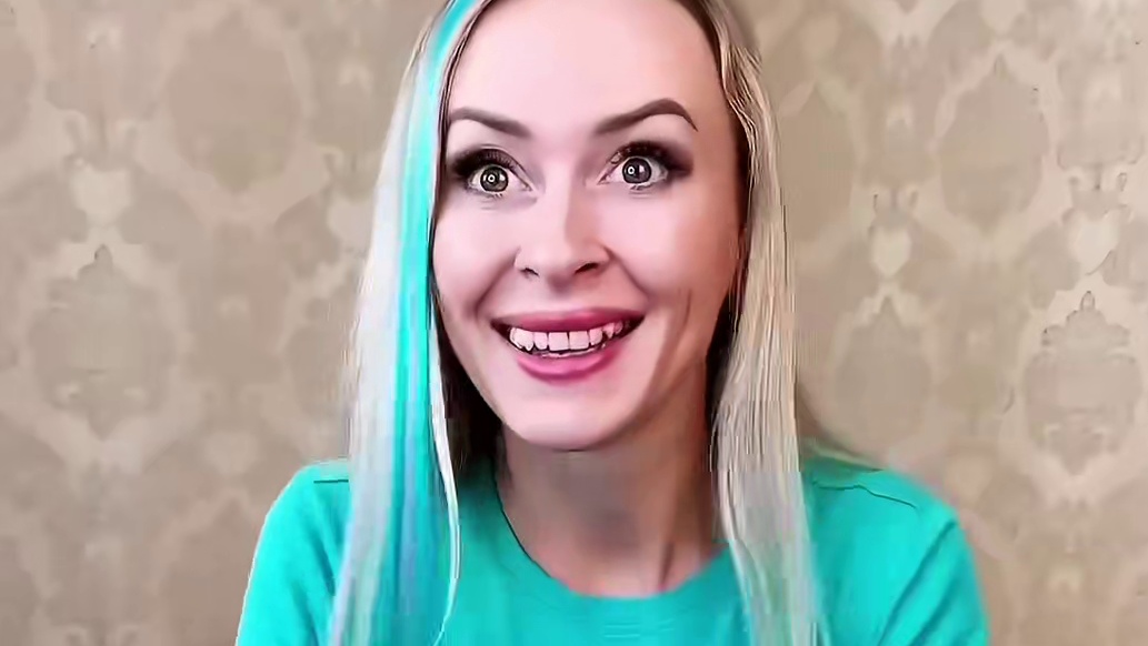 用透明胶带恶搞老妈，结果却被一眼识破！ #看一遍笑一遍 #老外真会玩 #这操作都看傻了 #哈哈哈皮一