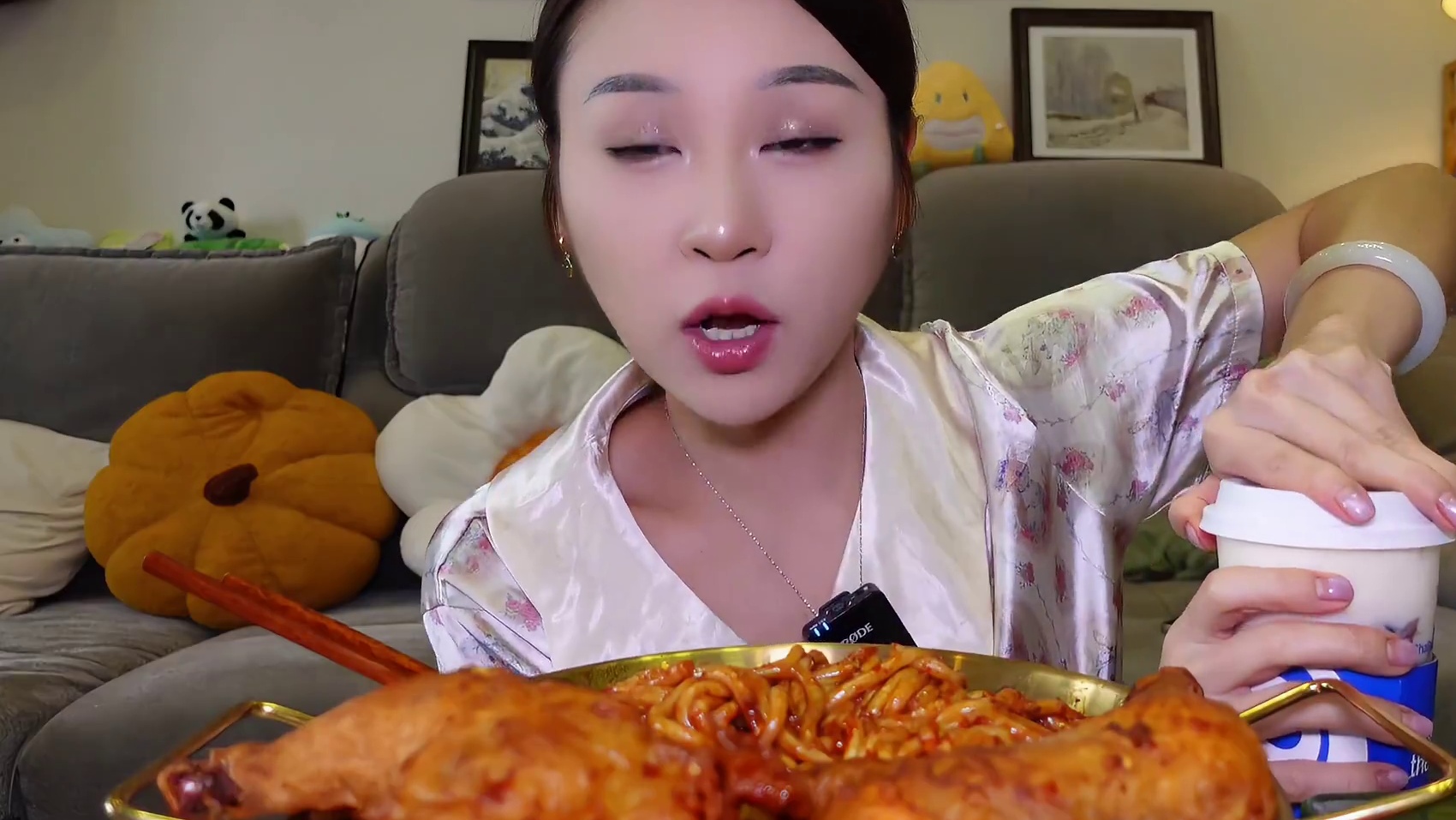 宅家大口炫饭记—爆辣新疆炒米粉、超大脆皮手枪腿！这个搭配100昏100昏~#爆辣炒米粉 #新疆炒米粉