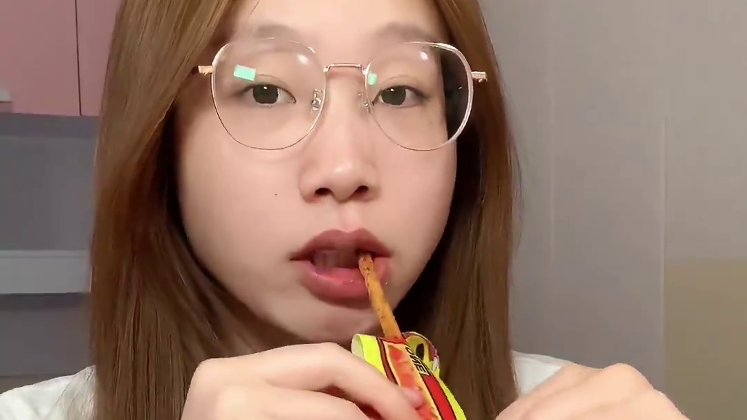 实习vlog｜吃到了今年的第一碗螺蛳粉，真的太美味啦！#记录真实生活 #女大学生日常生活 #屏障修护