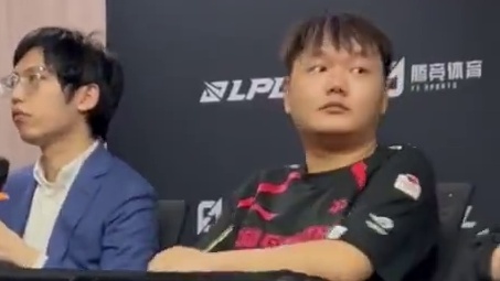 Q：没能拿下胜利认为队伍出现了什么关键问题没做好?教练：就选角上选的不够出色