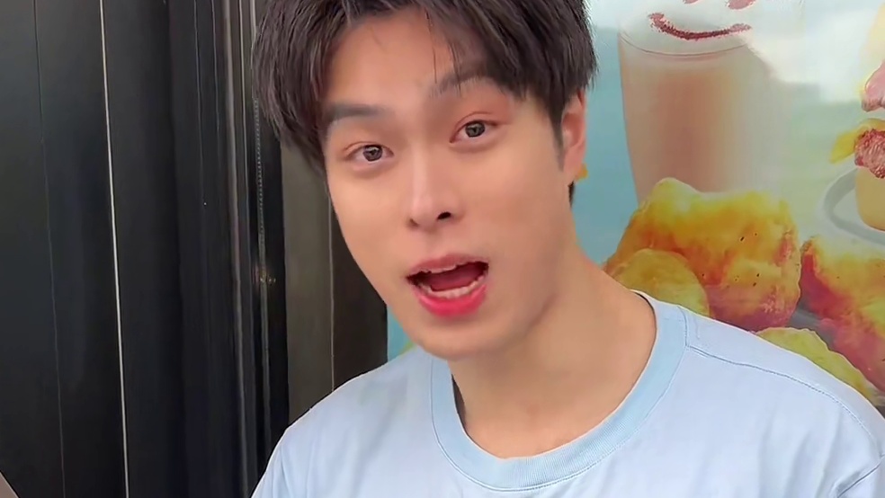 阿疯跨越2000公里再战必胜客限定自助 没想到这次.#必胜客#自助餐#自助餐的正确吃法#牛排#妈呀太