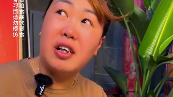 香港来的重庆姐姐挑战辣得叫，两瓢辣椒看到都口水直流！#重庆小面 #重庆美食 #这一碗好过瘾#好吃到停