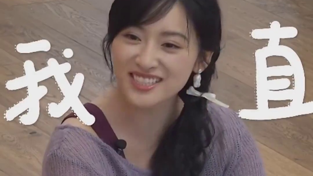 仁科太抽象了，亮片礼服配人字拖#毛雪汪 #暑期放映厅2024 #仁科 #李雪琴 #沈月