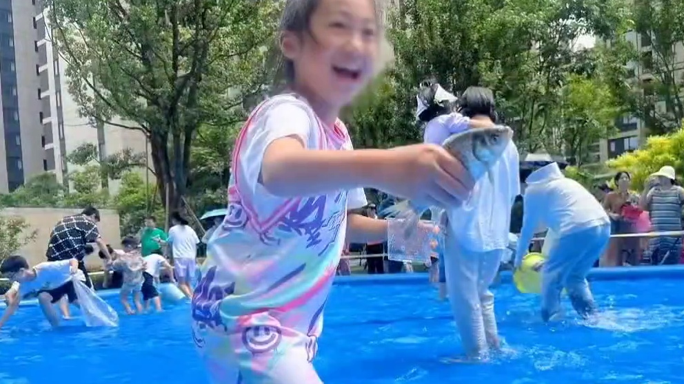 快快带上你的朋友家人们来浦江万达广场美食嘉年华上嗨吃嗨喝吧，这里汇聚全国各地美食，还有各种各样的玩乐