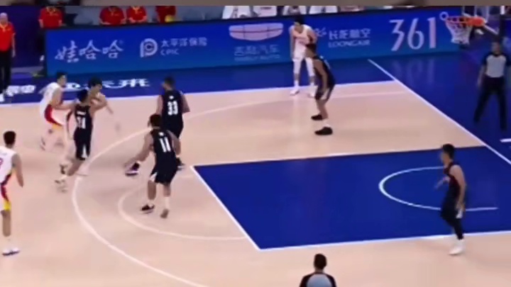 大胜中国香港队，中国男篮三连胜晋级八强